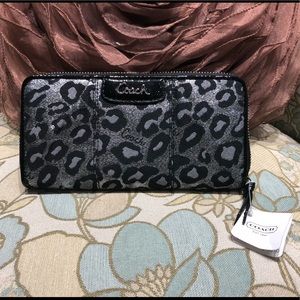 Coach Wallet (Authentic and New with tag)